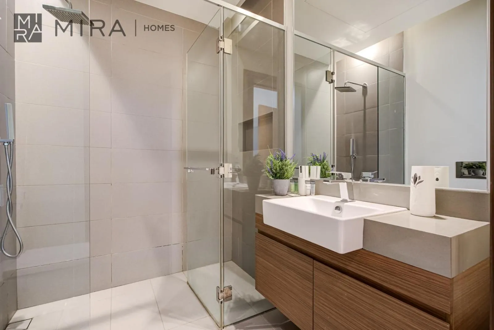 Mira Holiday Homes - City Walk - Building 5 - Next To Coca Cola Arena Дубай Апартаменты
